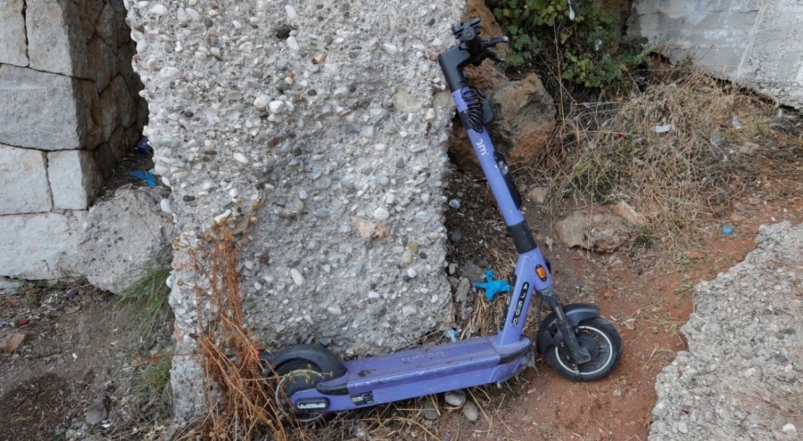 Akılalmaz olay! Varyanttan üzerine skuter düşen çocuk yaralandı