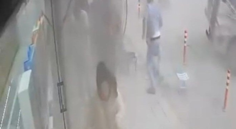 TIR'ın lastiği patladı, iki kişi yaralandı