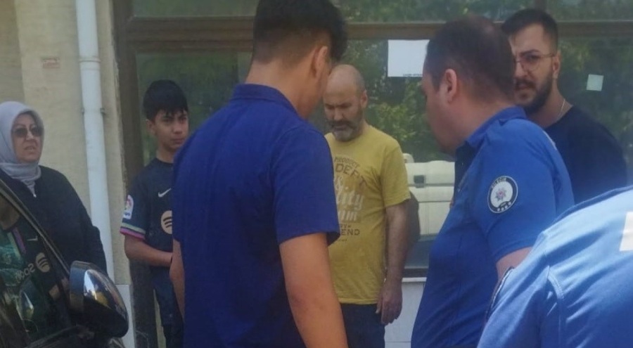 Motosiklet ile otomobil çarpıştı!