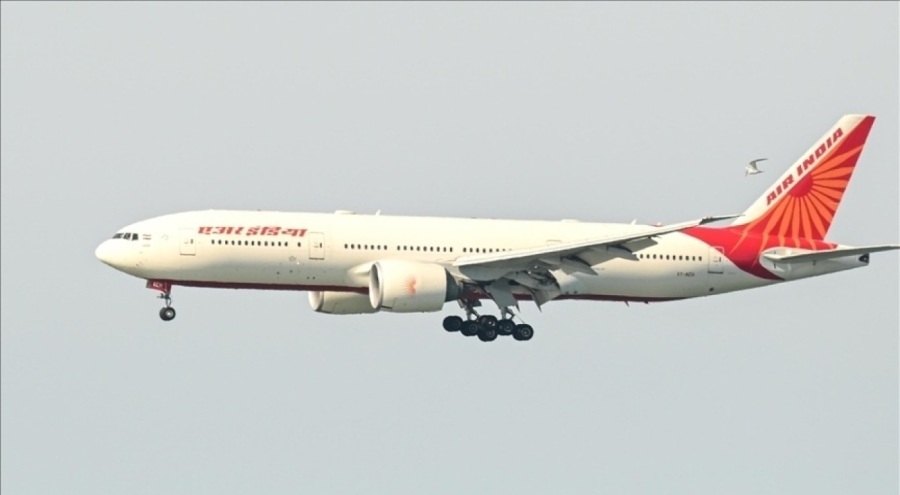 Hindistan'a giden Air India uçağı, teknik arıza nedeniyle geri döndü