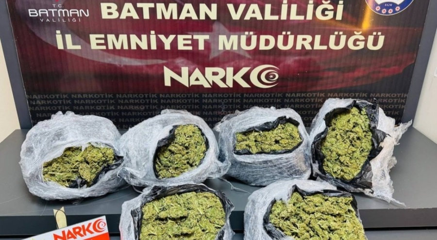 Kamyonette 5 kilo 400 gram skunk ele geçirildi