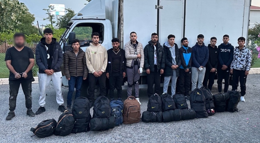 13 kaçak göçmen ve 1 organizatör yakalandı