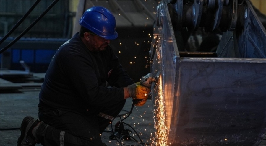 Ücretli çalışan sayısı nisanda yıllık bazda yüzde 2,4 artarak 15,7 milyon oldu