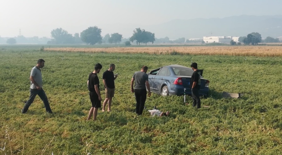 Bursa'da otomobil araziye devrildi