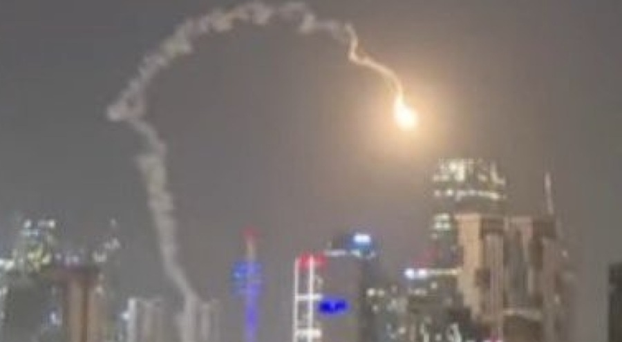 İsrail füze savunma sisteminin füzesi, arızalanması sonucu Tel Aviv'e düştü