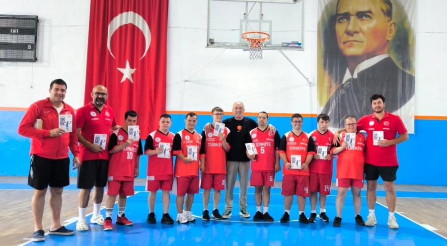 Down Sendromlular Basketbol Milli Takımı'ndan şampiyona ziyaret