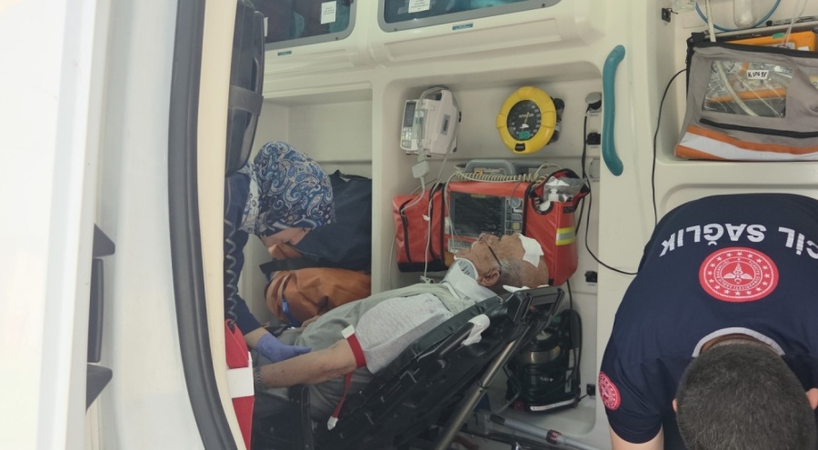 Bursa'da direksiyon başında fenalaşan 91 yaşındaki sürücü 4 araca çarptı!
