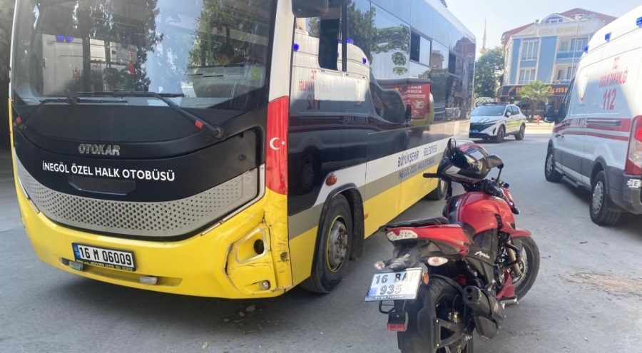 Bursa'da otobüsün çarptığı motosiklet sürücüsü yaralandı