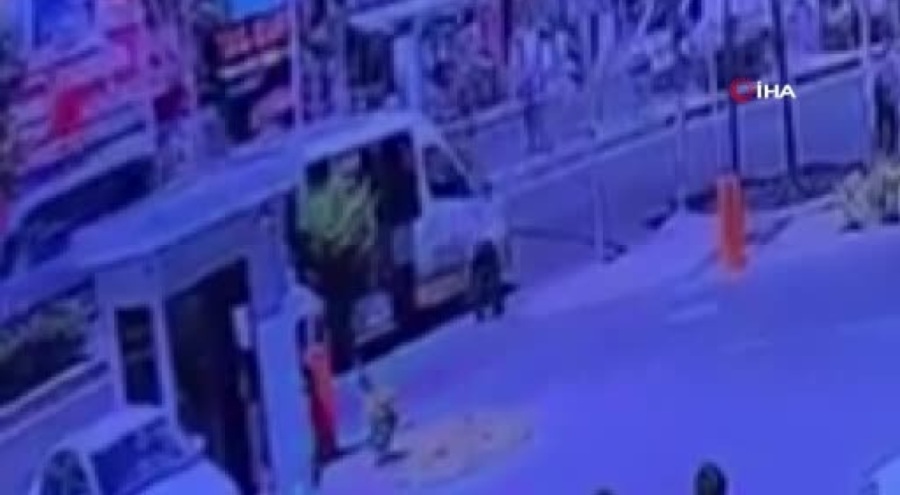 Yolun karşısına geçen kız çocuğuna araba çarptı