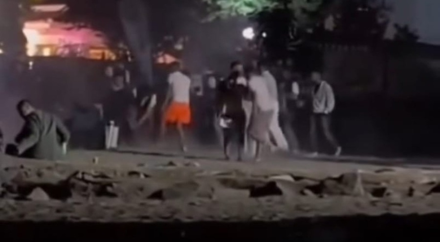 İki grup arasında kavgada tekmeler, yumruklar ve bıçaklar havada uçuştu