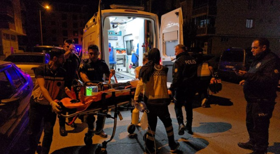 Baba oğlunu bıçakladı