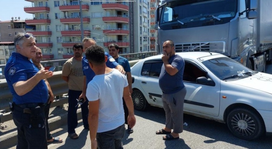 Tır ile otomobil çarpıştı! 5 yaşındaki çocuk yaralandı