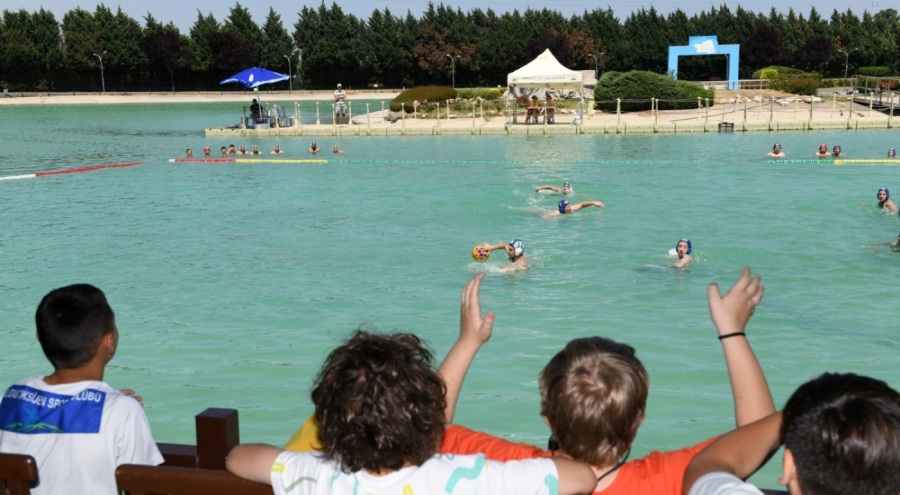 Osmangazi'de spor ve eğlenceyi birleştiren Sutopu Festivali başladı
