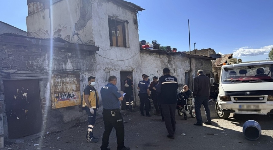 Yalnız yaşayan yaşlı adam evinde ölü bulundu