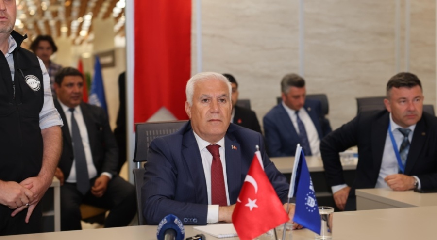 Başkan Bozbey: Yangın kontrol altına alınmak üzere