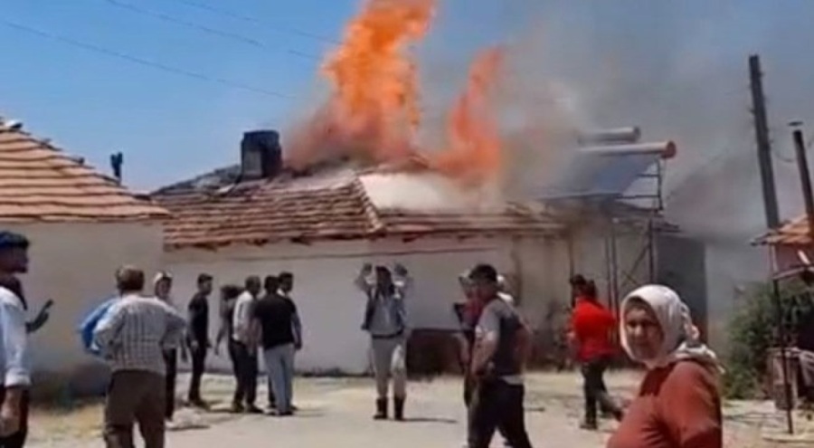 Yemek için yaktığı ateş evini küle çevirdi