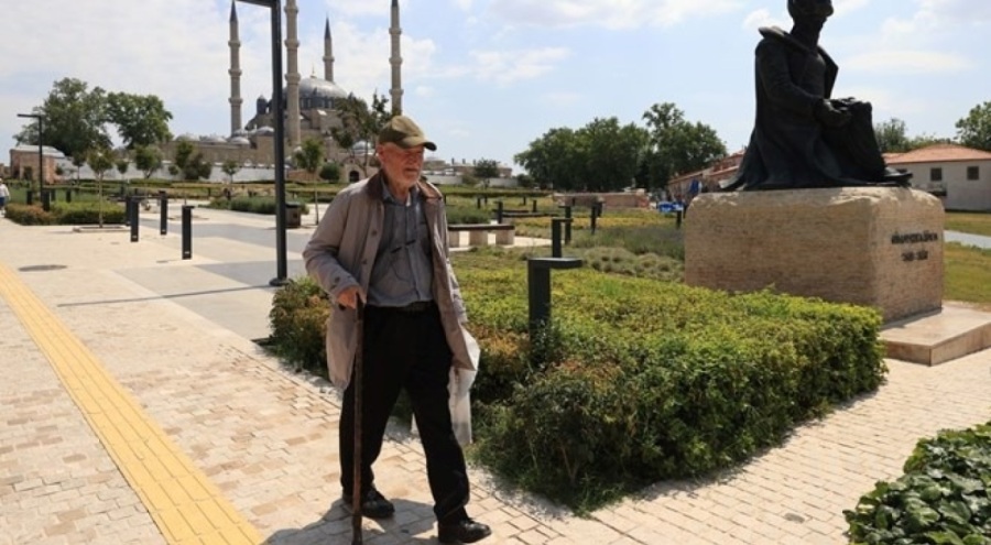 81 yaşındaki filozof hurdacı iki üniversite bitirdi, yine sınava girecek