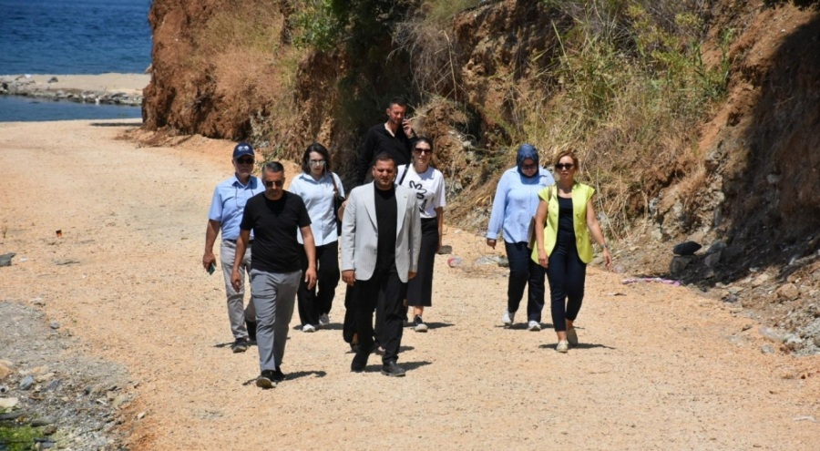 Gemlik Belediyesi'nin yeni sahil yolu çalışması tüm hızıyla sürüyor