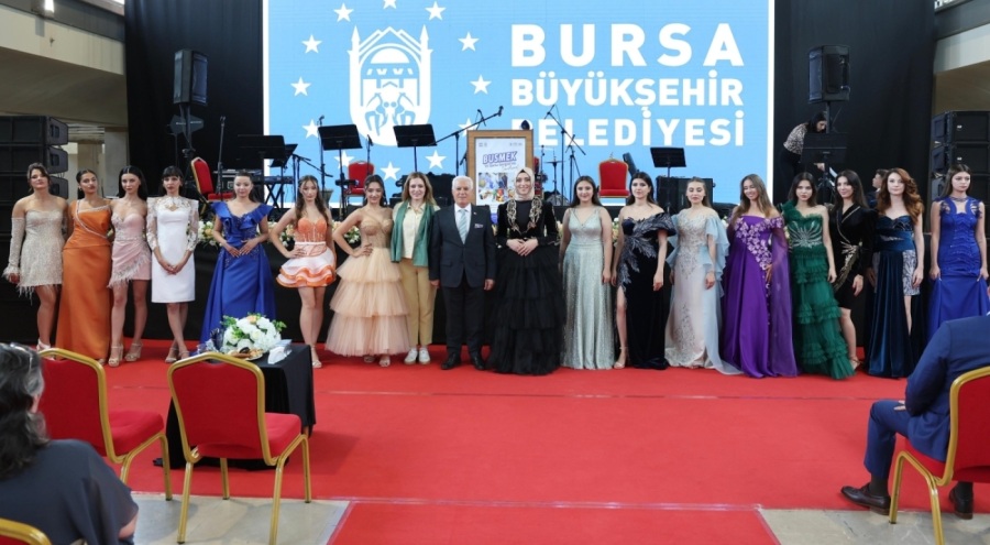 BUSMEK tarafından düzenlenen 'BUSMEK Yıl Sonu Sergisi' ziyarete açıldı
