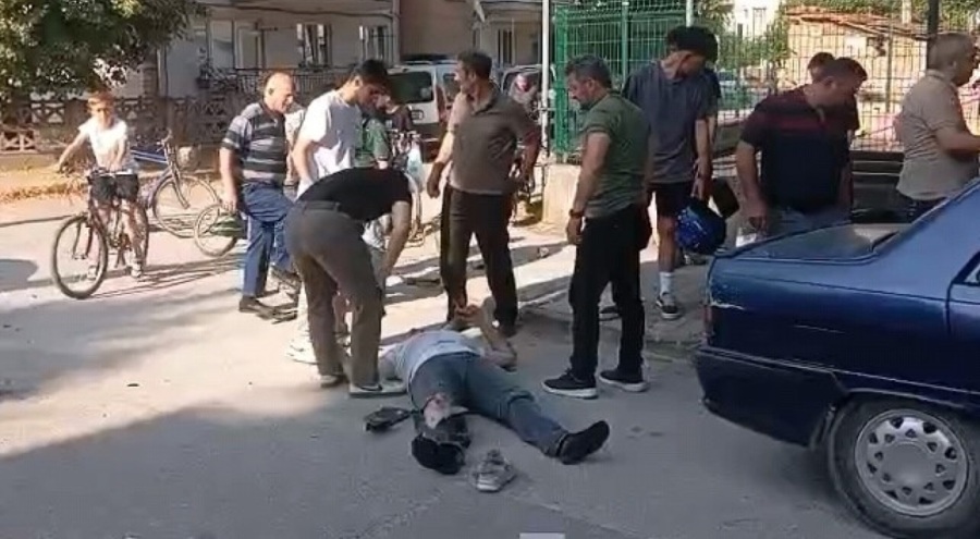 Bursa'da otomobille çarpışan motosiklet sürücüsü ağır yaralandı