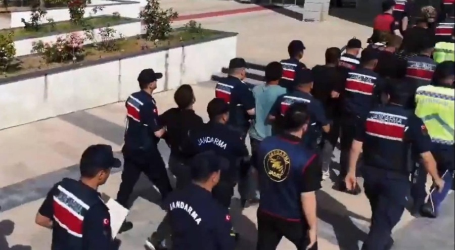 Uyuşturucu satıcılarına operasyon: 104 şüpheli tutuklandı