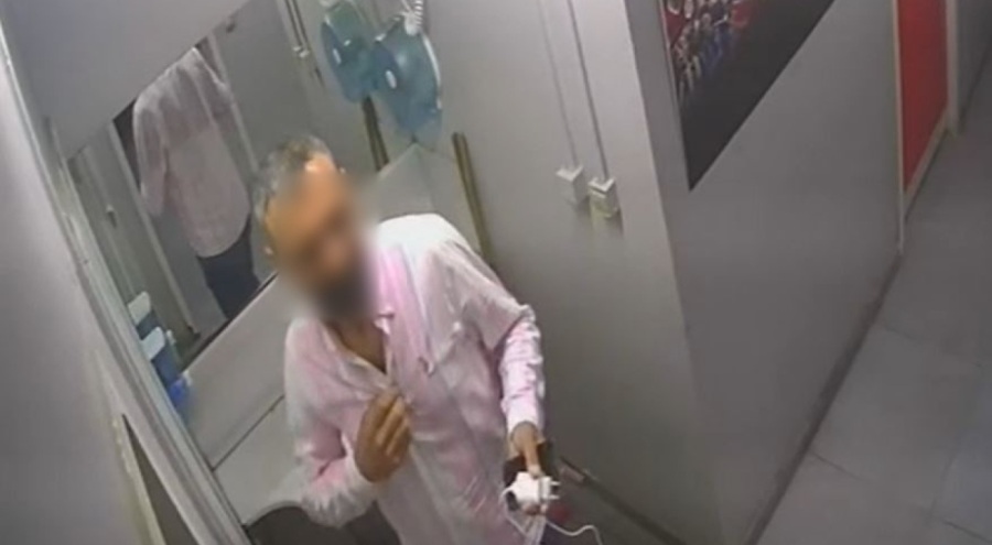 Arkadaşlarıyla gittiği halı saha maçında telefonu çalındı