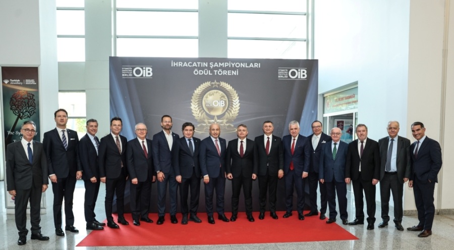OİB'in düzenlediği  İhracatın Şampiyonları Ödül Töreni'nde ödülleri dağıttı