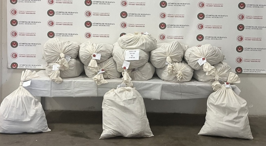 Kapıkule'de yakalandı! İki tırdan 212 kilo 365 gram çıktı