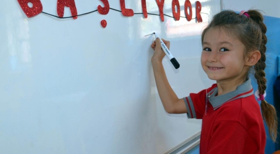 Okullarda serbest kıyafet kalkıyor, yeniden forma geliyor