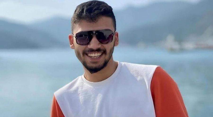 Arkadaşının evinde bıçaklanmış halde bulundu