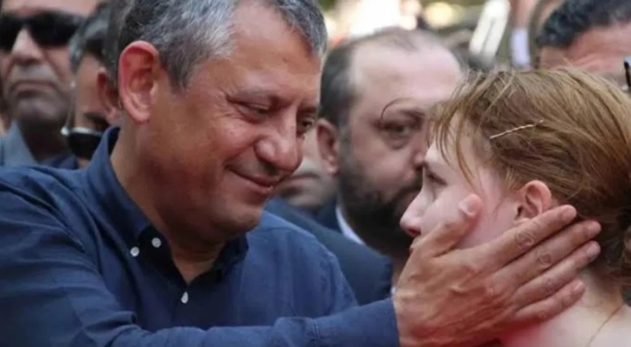 Ferdi Zeyrek'in kızı Nehir Zeyrek'i YKS'ye Özgür Özel götürecek