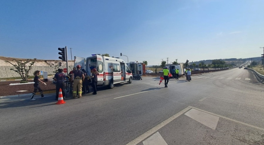 Kamyon ile otomobil çarpıştı