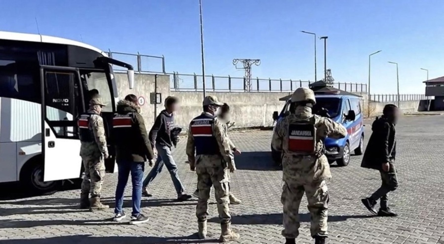 15 göçmen kaçakçılığı organizatörü ve 446 düzensiz göçmenin yakalandı