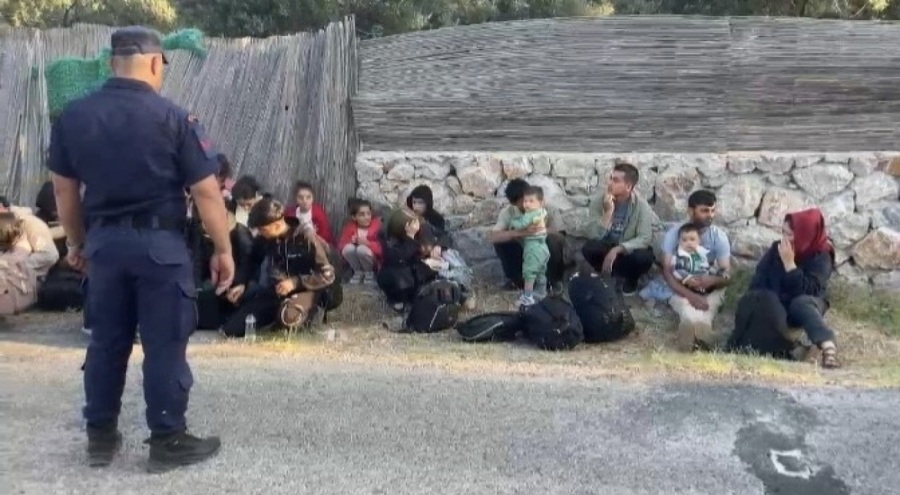 Ayvacık'ta 30 kaçak göçmen yakalandı!