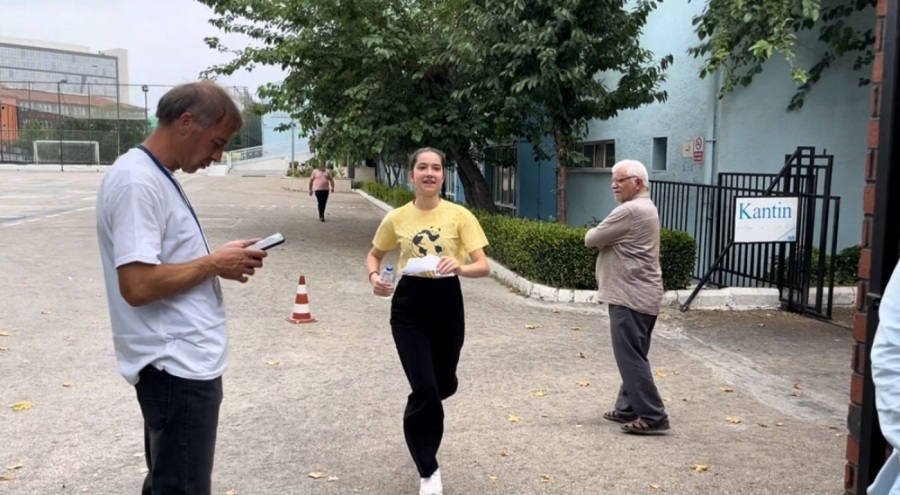 Bursa'da dakikalarla yarış film sahnesini aratmadı! YKS'ye 1 dakika kala böyle yetişti