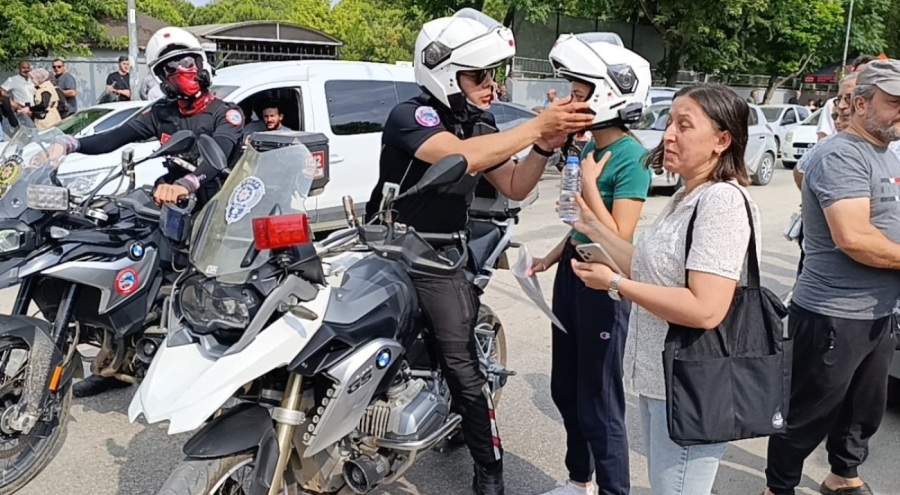 Bursa'da kimliğini düşüren gencin imdadına yunus polisleri yetişti