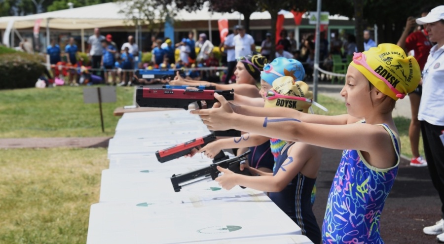 Osmangazi'de Triathle, Biathle ve 4. Bölge 2. Etap Akuatlon yarışları nefes kesti