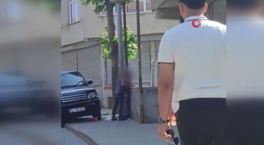 İstanbul'da bir kadın sokak ortasında darbedildi: Çevredekiler film izler gibi izledi