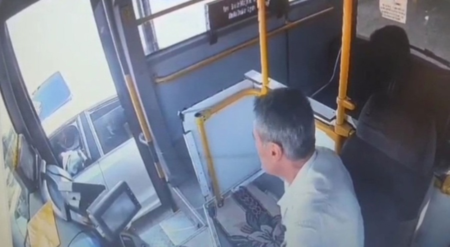 Otobüs şoförü direksiyon başında silahlı saldırıya uğradı