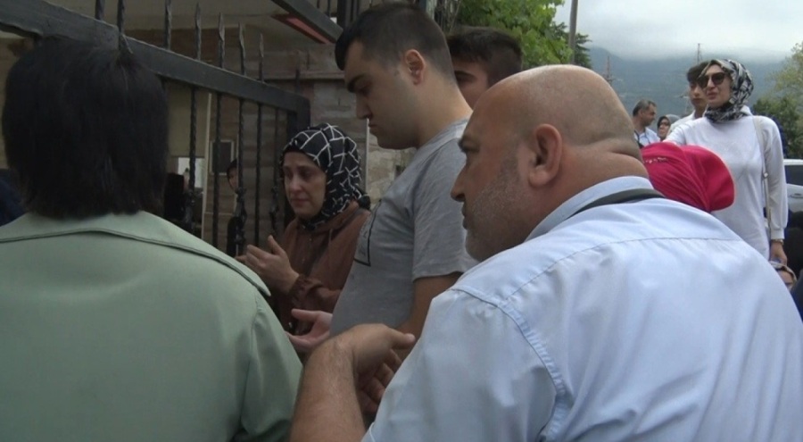 Bursa'da YKS kahramanı otobüs şoförü! 'Benim yüzümden geç kaldılar' dedi, kapılar açıldı