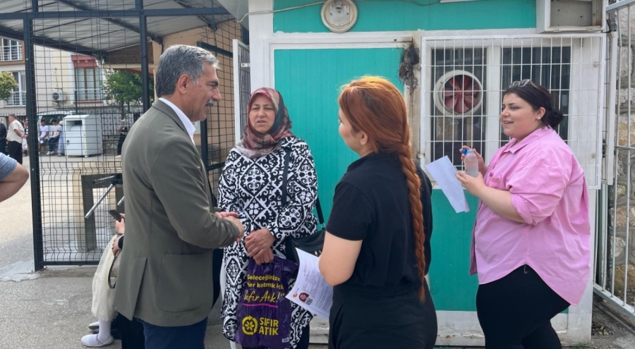 Gemlik Belediye Başkanı Şükrü Deviren'den sınav maratonuna destek!
