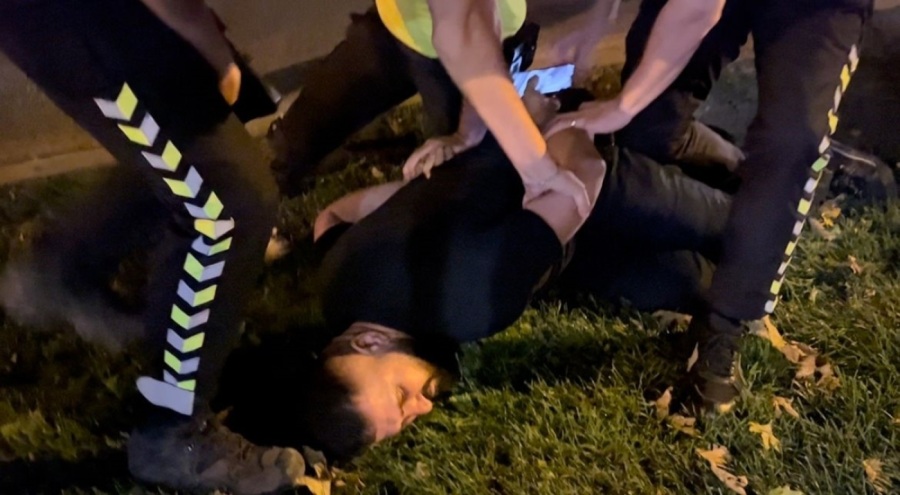 Bursa'da ters şeritte polisten kaçış! Ters kelepçeyle yakalandı