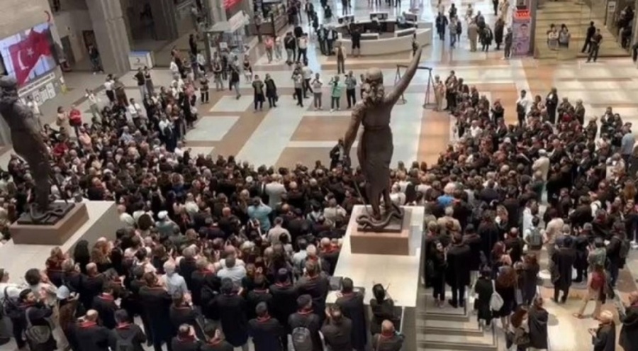 Çağlayan'da İmamoğlu'nun avukatı Mehmet Pehlivan için eylem