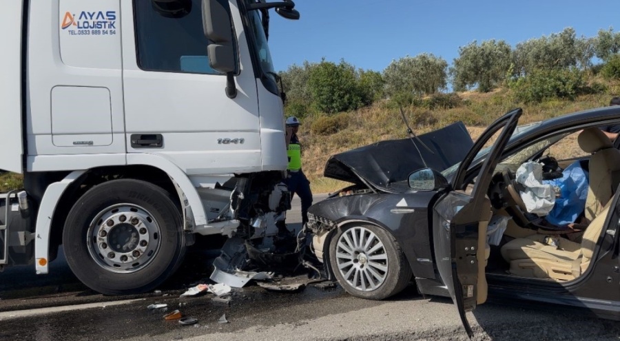 Bursa'da can alan kaza! Otomobil ile tır çarpıştı: 1 ölü, 2 ağır yaralı