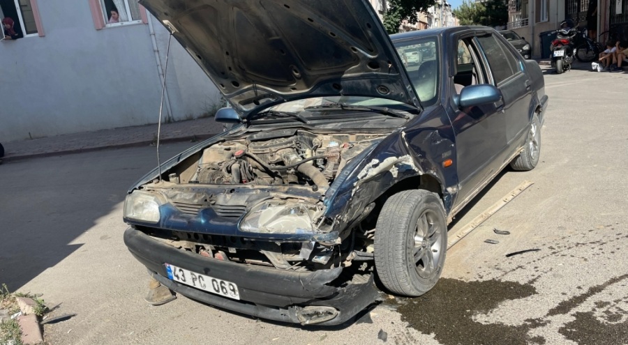 Bursa'da kaza! Otomobiller çarpıştı: 4 yaralı