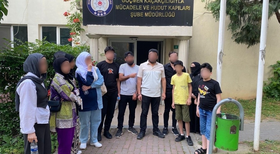 Bursa'da göçmen kaçakçılığı operasyonu! 12 yabancı uyruklu yakalandı!