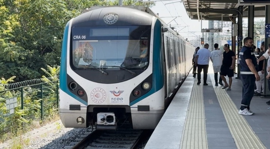 Marmaray'da raylara atlayan bir kişi, hayatına son verdi