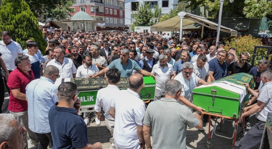 Bursa'da gölde boğulan iki küçük kuzen yan yana uğurlandı