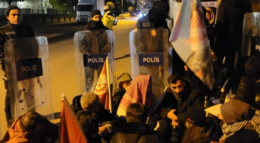 Bursa'da 'İsrail'le ticareti kes' diyen 11 gence hapis cezası istendi