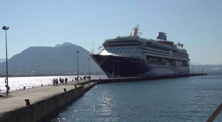 Bin 794 yolcu 740 mürettebatlı dev gemi Alanya'da